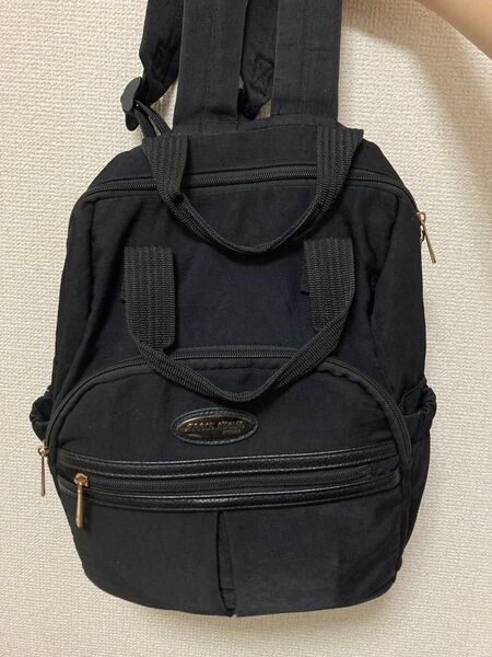 黒 リュック バックパック マザーズバッグ ブラック×ゴールド 訳あり
