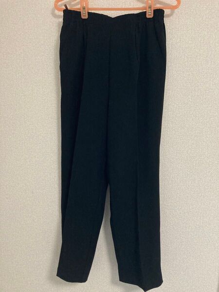 スラックス パンツ 黒 センタープリーツ ウエストゴム MLサイズくらい