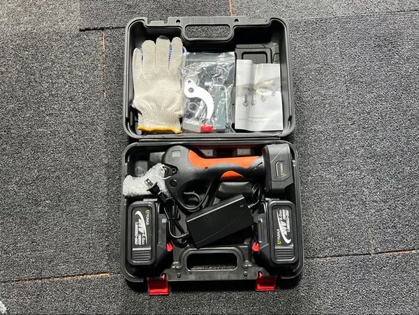 最強新型電動ハサミ 充電式 切断直径50mm 庭木/枝切り/果樹用/電線/ケーブルなど バッテリー2個&替刃1セット