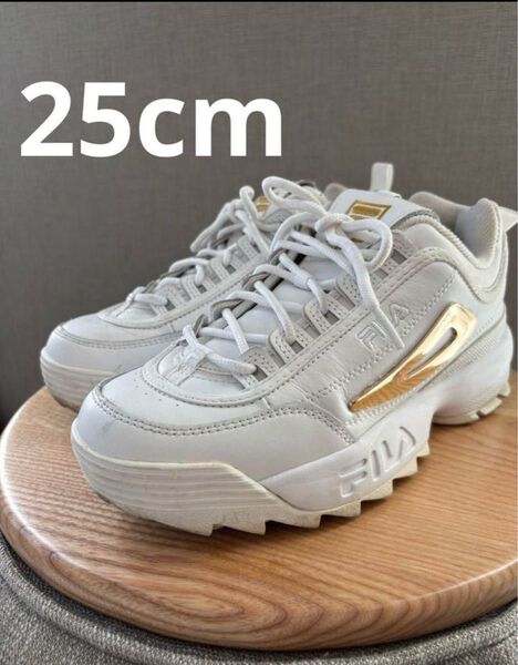FILA フィラ 25cm ゴールドロゴワンポイント 白 スニーカー ホワイト