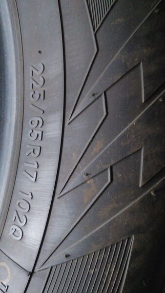 225/65R17 冬タイヤ四本