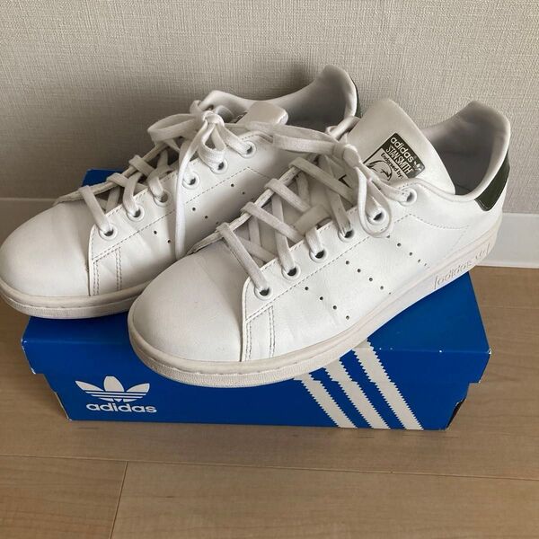 【美品】adidas スタンスミス オリーブ グリーン 23.5cm ホワイト スニーカー アディダス