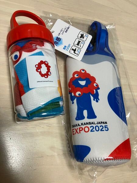 ミャクミャク 冷感タオル ペットボトルケース