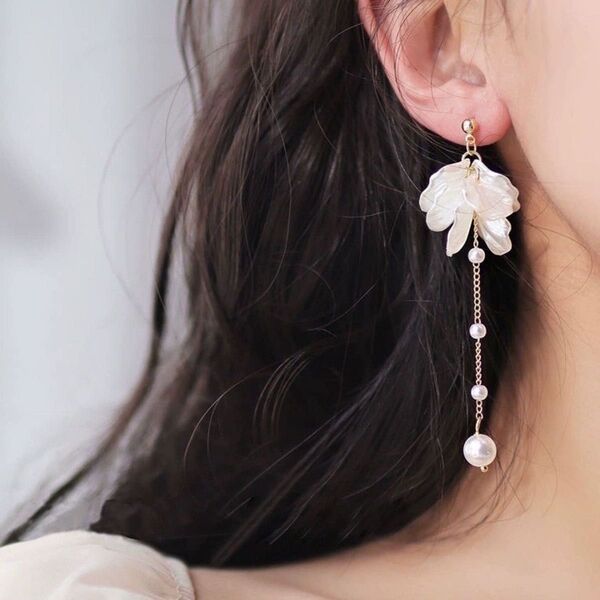 ピアス サージカルステンレス k18 コーティング パール 花 フラワー ロング 揺れる シェル 結婚式 ブライダル 海 プール