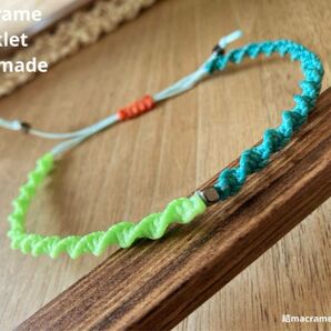 【ハンドメイド】マクラメ ミサンガ アンクレット ブレスレット 蛍光グリーン バイカラー