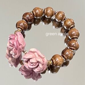 薔薇(木製)と貢木のブレスレット 内径約15㎝