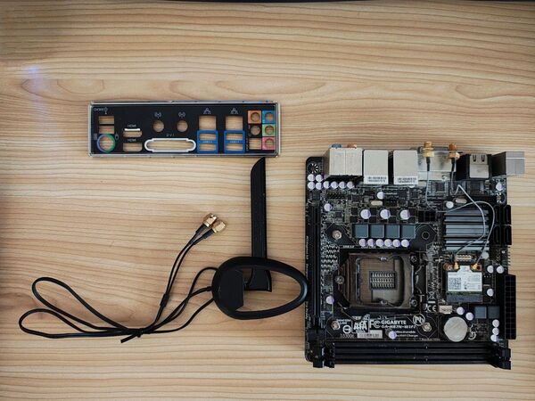 GIGABYTE GA-H87N-WIFI Mini-ITXマザーボード Wi-Fi内蔵 小型PC向け