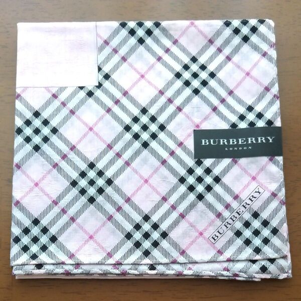BURBERRY ハンカチ 大判 ピンク 未使用
