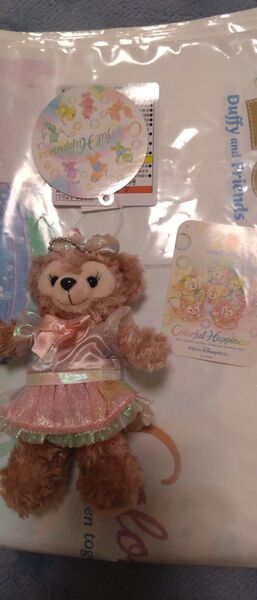 ディズニー ダッフィー&フレンズ20周年 カラフルハピネス シェリーメイ ぬいぐるみバッジ 非売品シール付き