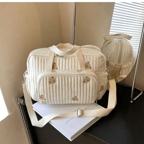 【新品】オフホワイト くまさん 刺繍 ヌビ マザーズバッグ ショルダーバッグ 大容量 バッグ イブル生地 キルティング