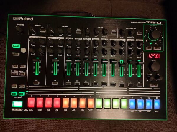 Roland TR-8 Rhythm Performer