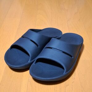 ★美品★家履きのみ★ウーフォス OOFOS ブラック 黒 リカバリーサンダル 26.5cm