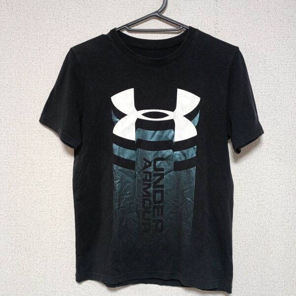 UNDER ARMOUR・アンダーアーマー☆プリントTシャツ☆半袖 ブラック Tシャツ 黒 半袖Tシャツ
