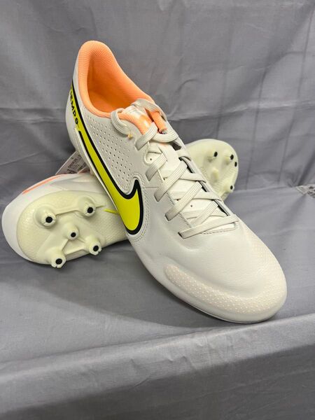 NIKEサッカースパイク レジェンド9アカデミーHG DB0626-002(クリーム色) 26.0cm 定価8250円 未使用品