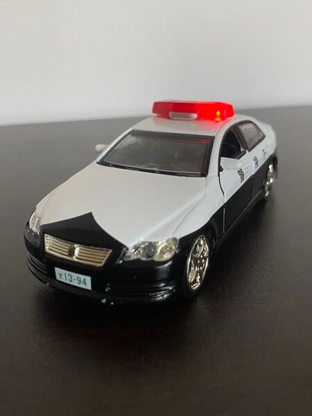 パトランプ点灯・サウンド付き 警視庁 パトカー ミニカー プルバックカー ダイキャスト 警察