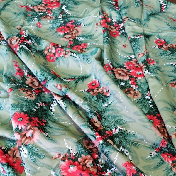 お洋服にも小物にも 少しつるっとした肌触りのシーチングくらいの厚みのハギレ 生地幅110×およそ175センチ