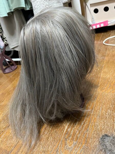 ウィッグ グレー 紫メッシュ コスプレ