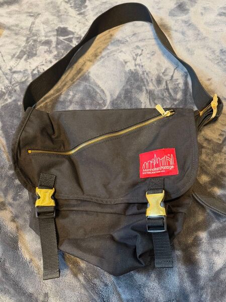 Manhattan Portage メッセンジャーバッグ 黒 ゴールド金具