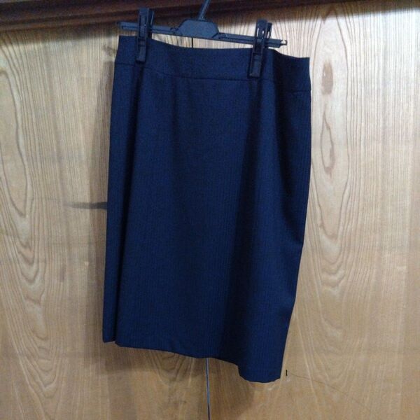 ネイビーのスーツ用スカート 洋服の青山