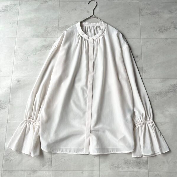 【美品】UNTITLED バンドカラー ギャザーブラウス 光沢 フリル M