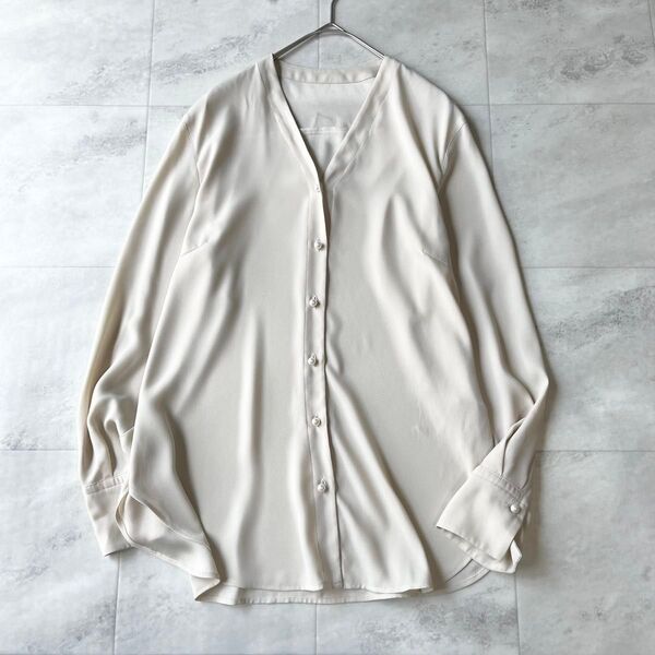 【美品】23区 Vネック長袖ブラウス パールボタン とろみ 38