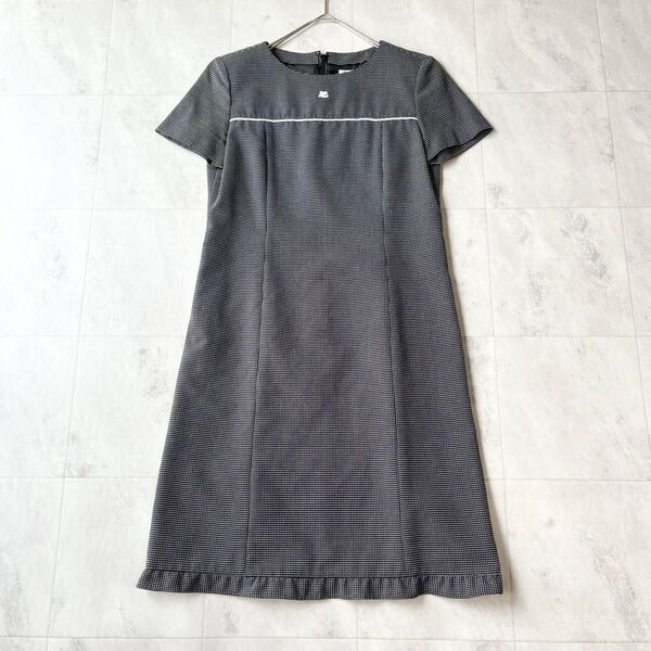 Courreges 膝丈ワンピース ワンポイントロゴ 裏地付き