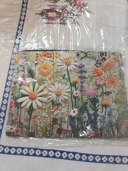 新品未使用 フラットポーチ 花柄 マルチカラー