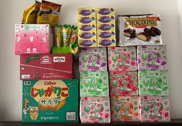 お菓子 大量の詰め合わせ 13種類 98個セット ぷるんぷるんQOO じゃがりこ カプリコ 食べっこ など…