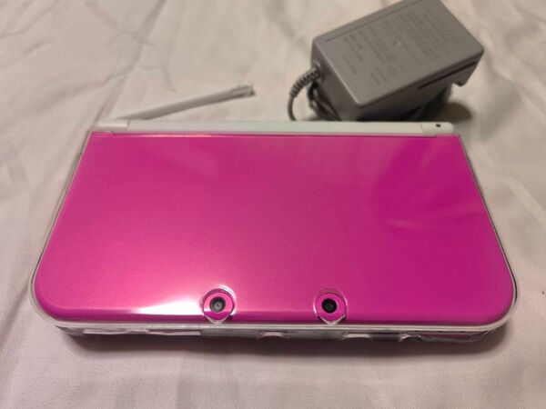 Newニンテンドー3DS LL ピンク×ホワイト。純正タッチペン。SD。充電器。