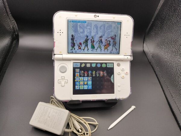 Newニンテンドー3DS LLピンク×ホワイト。純正タッチペン。SD。充電器。
