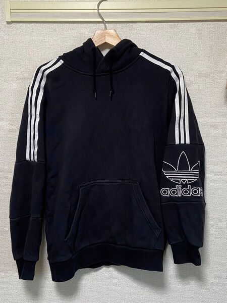 adidas 黒パーカーMサイズ