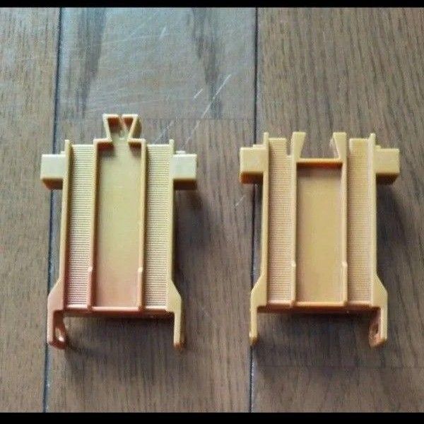 プラレール「ぐらぐらつり橋用 接続レール パーツ 2個」ぐらぐらつり橋 専用 ジョイント パーツ 部品 茶