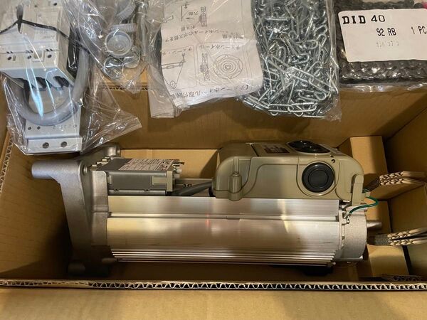 三和シャッター SB2025R 開閉機 モーター200V 右形 取り付けボルト 巻き上げチェーンプーリーローラーチェーン新品未使用