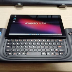 Ayaneo Slide Ryzen 7 7840U/32GB/2TB