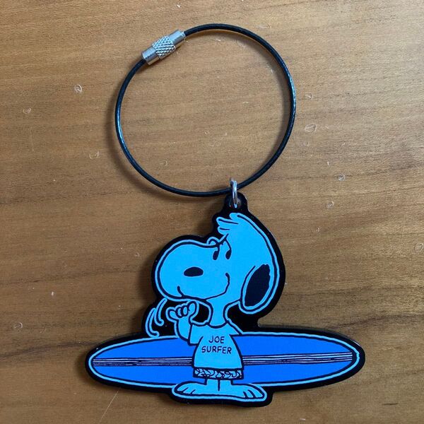 【送料無料】SNOOPY’S SURF SHOP キーホルダー(スヌーピー)copyrights 2022 Peanuts