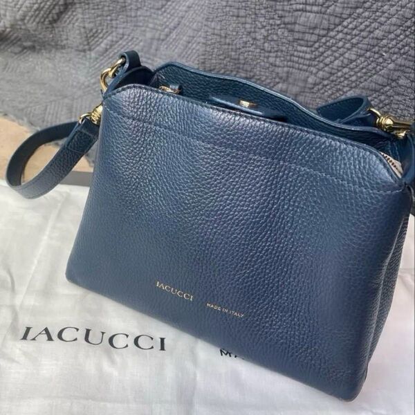 IACUCCI イアクッチ ショルダーバック ショルダーバッグ レザー 本革