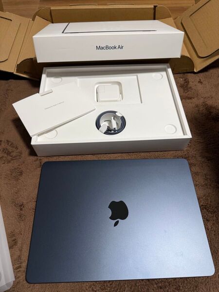 MacBook Air M2 8GB 256SSD