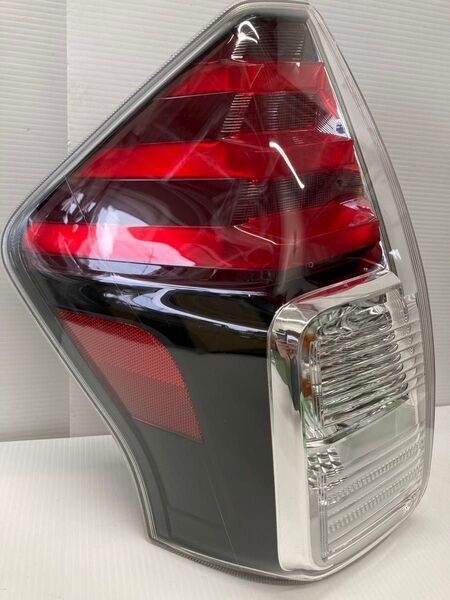 〓プリウスα ZVW41 GRスポーツ〓 ★極美品★ 純正テールランプ 左側