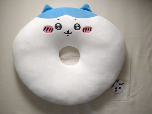 ちいかわ おしりが楽になるドーナツクッション ハチワレ 中古品