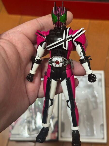 S.H.Figuarts(真骨彫製法) 仮面ライダーディケイド 赤い部分リペイント