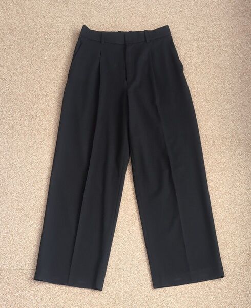 タックワイドパンツ UNIQLO スラックス Mサイズ ストレート パンツ 黒 ユニクロ ストレッチ ブラック ボトムス 古着