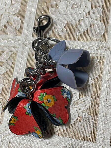 直営店購入 COACH 正規品 レザー アクリルキーホルダー コーチ 花柄 キーホルダー キーリング バッグチャーム