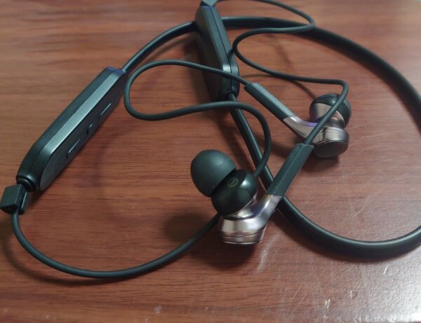 ※最終値下げです!!!【動作確認済み】オーディオテクニカ ATH-CKS660XBT ワイヤレスイヤホン Bluetooth