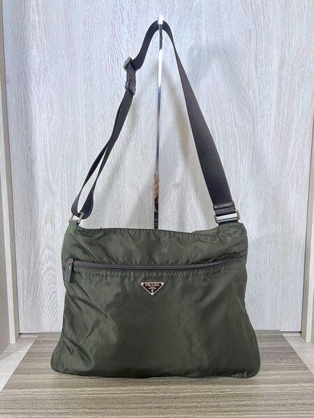 PRADA ショルダーバッグ ナイロン レザー 三角ロゴプレート レザー 斜め掛け カーキ
