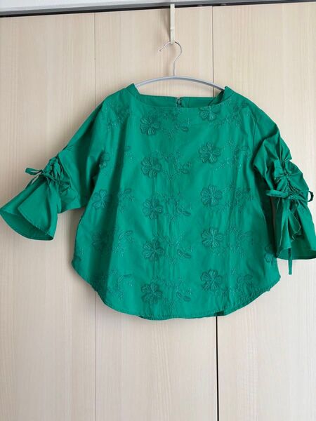 グリーン 刺繍ブラウス リボン