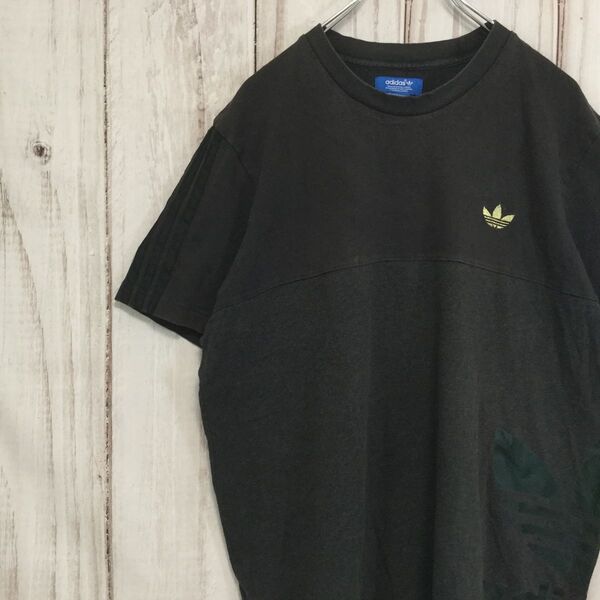 【アディダス 半袖ロゴ刺繍Tシャツ】トレフォイル ビッグロゴ ビッグサイズ スリーライン 4XL相当 グレー adidas 古着