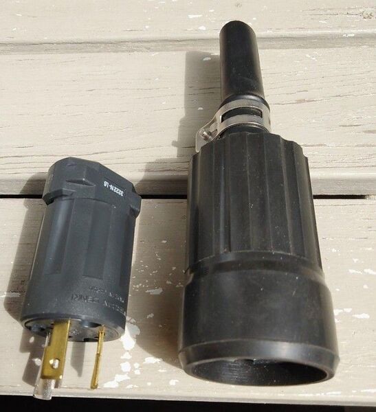 アメリカン電機 接地形2P 20A 250V 3222N-L6ゴムプラグ 3222N-L6