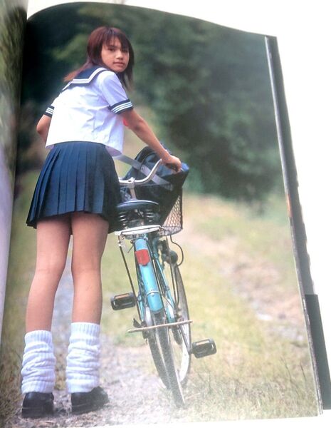 【希少品】『少女美少年 怜也15才』 女装美少年 内山怜也 写真集 元祖美脚男の娘