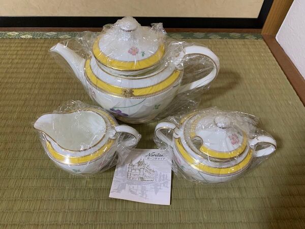 ノリタケ ヴィヴィットソロボーン ティーポット クリーマー、シュガーポット