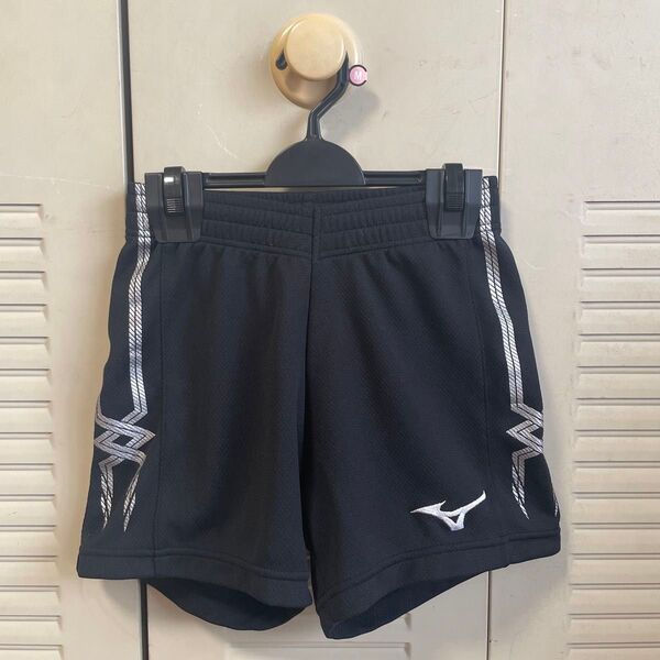 美品 ミズノ バレーボールウィメンズゲームパンツ MCライン レディースMサイズ ハーフパンツ